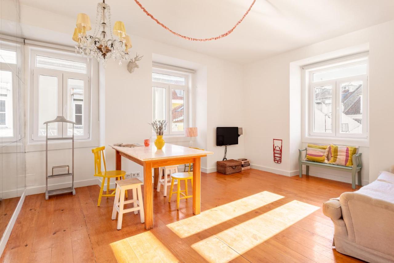 Joivy Chic 2Br Apt In Bairro Alto, 2Mins To Sao Pedro De Alcantara Viewpoint リスボン エクステリア 写真